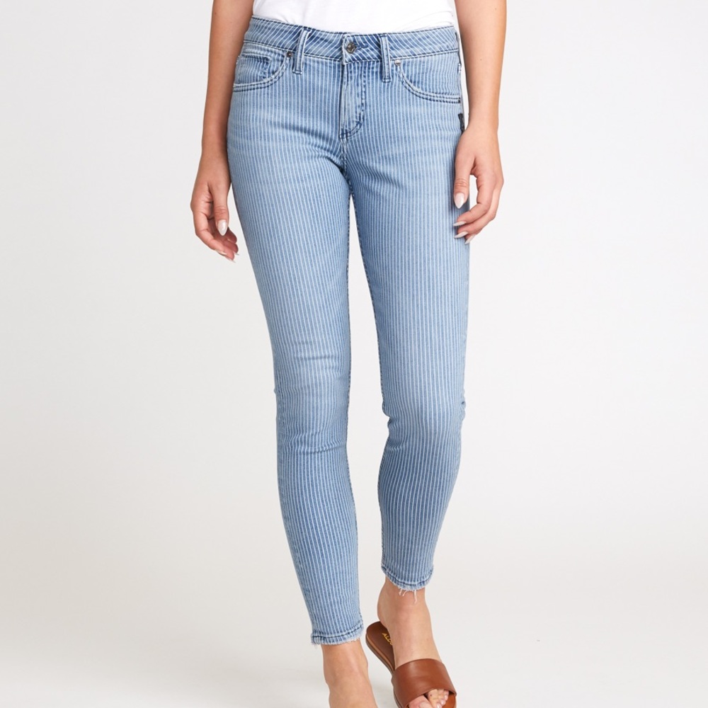 Silver Jeans Avery Skinny Leg High Rise Curvy NWT